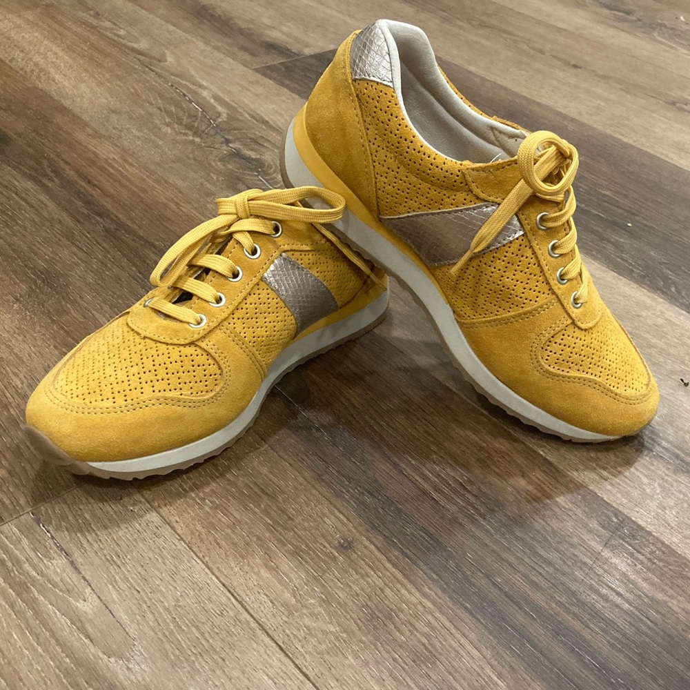 Yellow Tennis Shoes Sneakers Mustard Muted Size 6.5 - Picture 11 of 11
